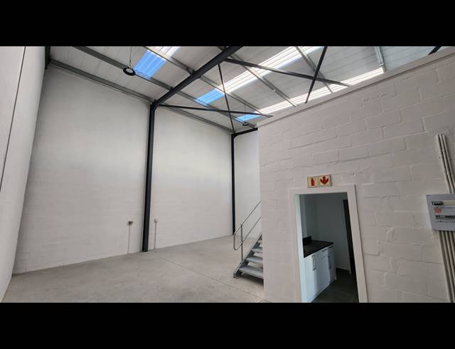 132M² WAREHOUSE FOR SALE IN RIVERGATE